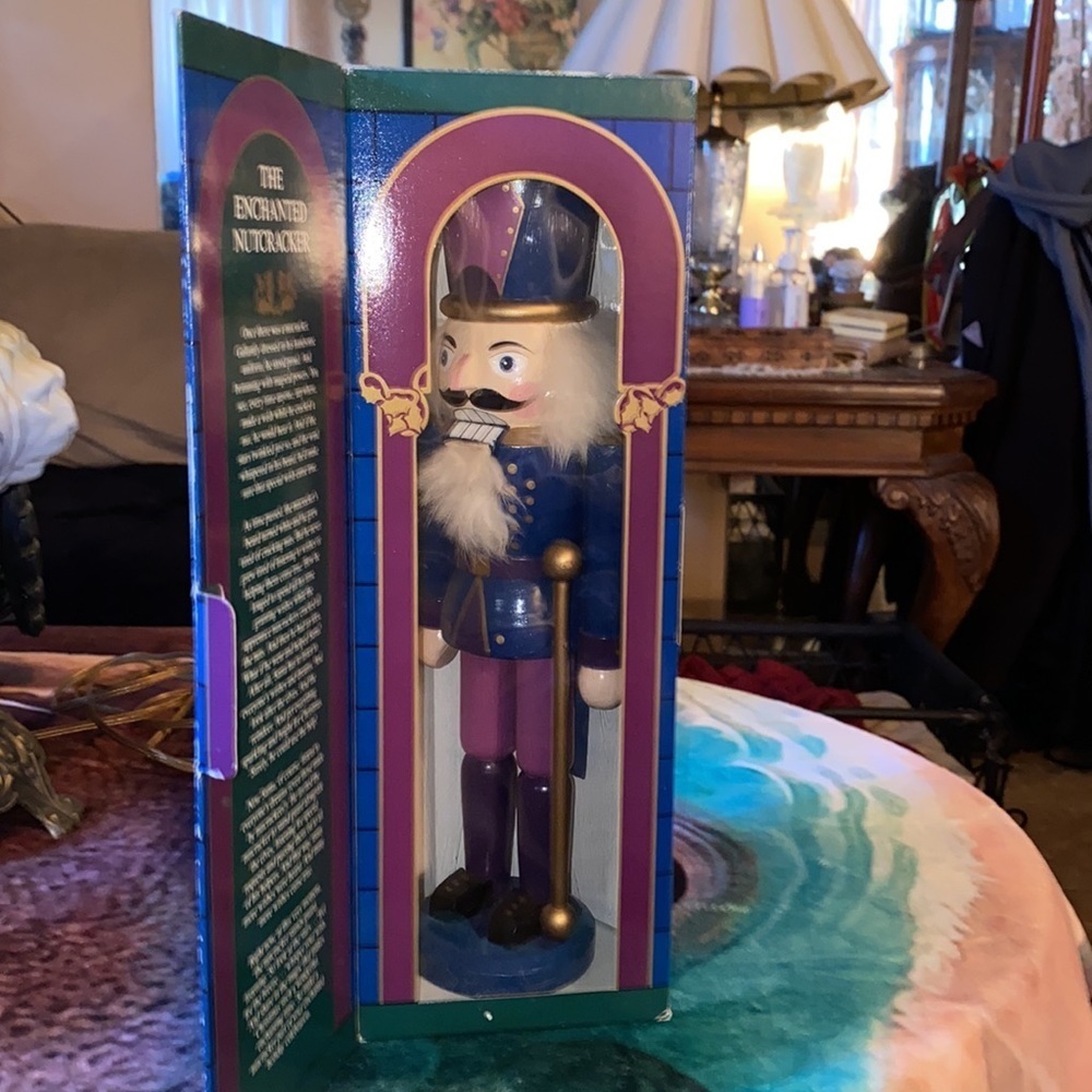 The enchanted nutcracker in box - Picture 2 of 4